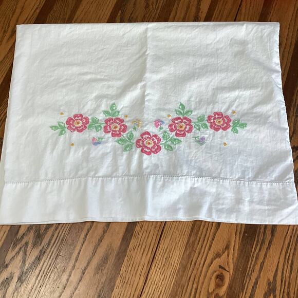 Single Pillowcase Handmade Floral Needlepoint Embroidered 18x29 Vintage Case - Picture 1 of 10